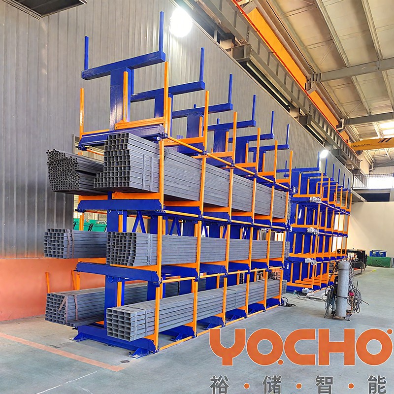 Rafturi telescopice cantilever rulate